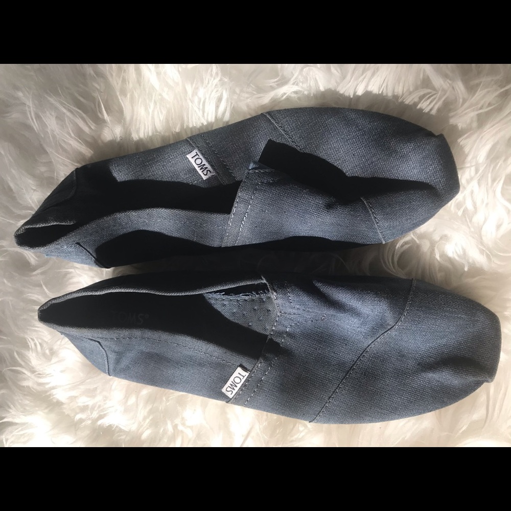 Toms barely worn